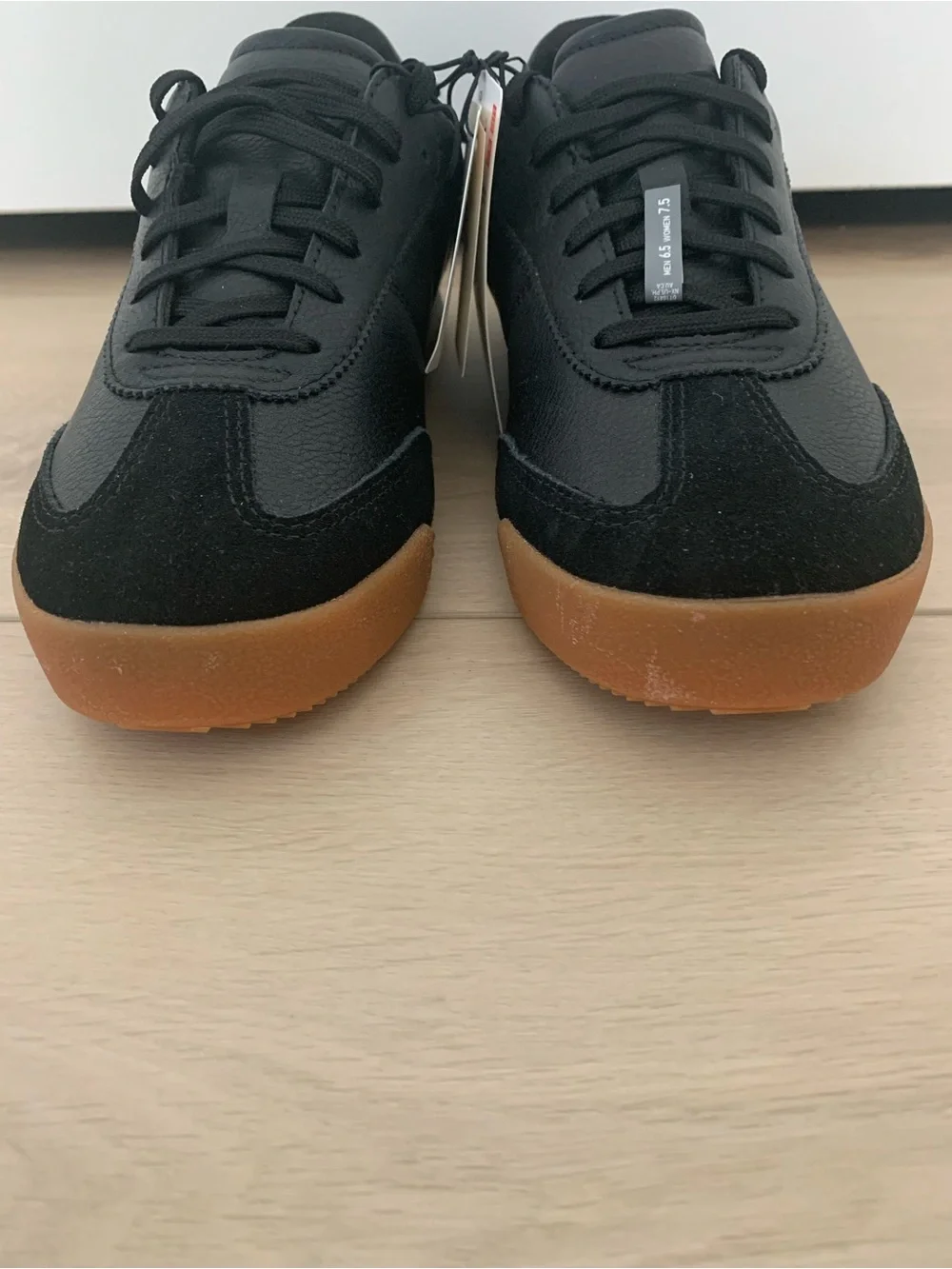 Uniqlo unisex suede